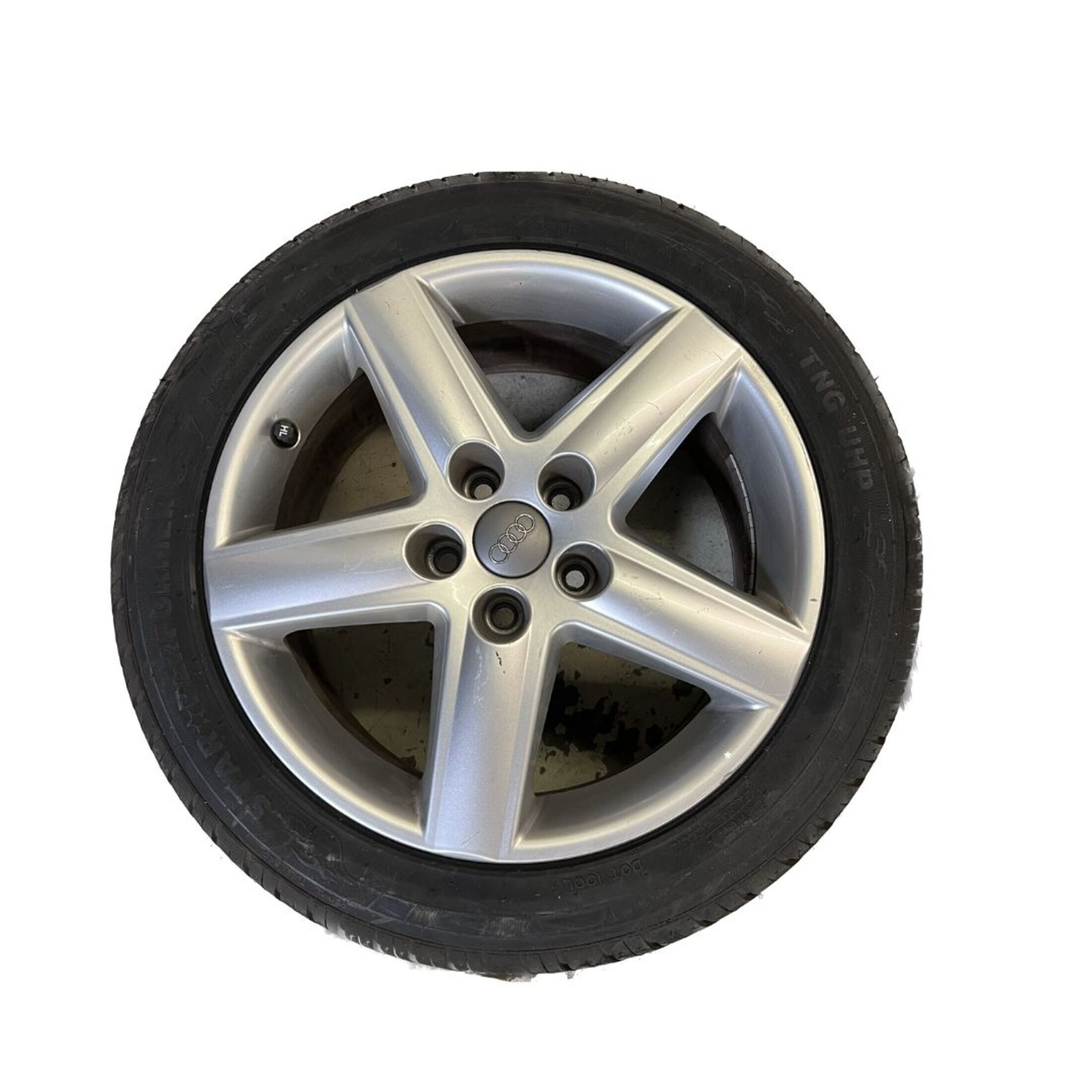 1 Satz Reifen mit Alufelgen für Audi 235 /45ZR17 94 W